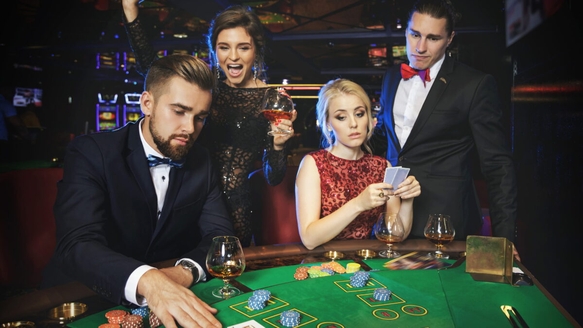 The Ultimate Guide to Live Blackjack: Bringing the Casino Floor to Your Screen