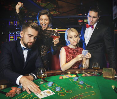 The Ultimate Guide to Live Blackjack: Bringing the Casino Floor to Your Screen